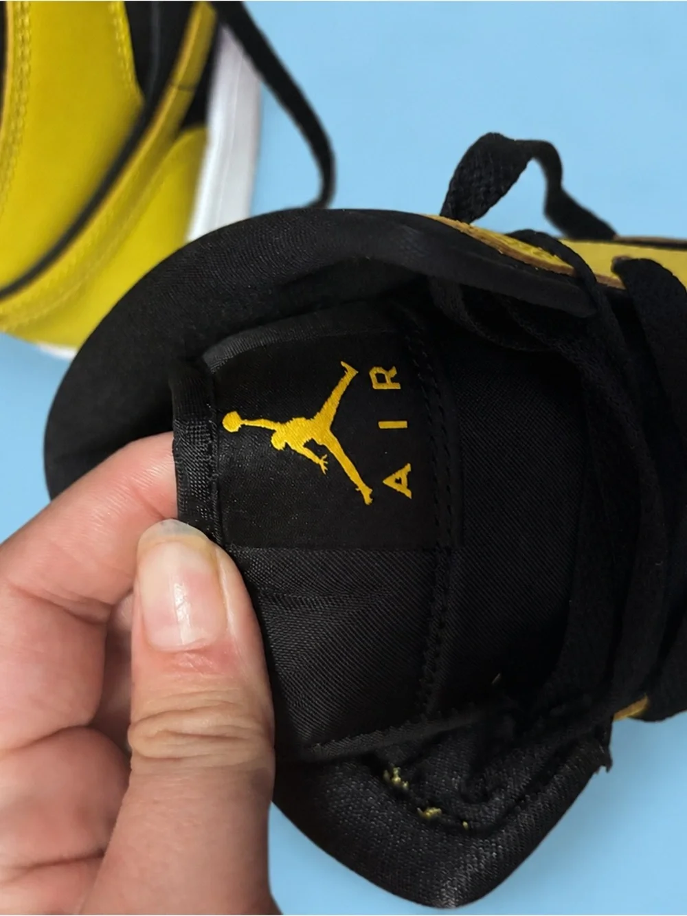 Nike Air Jordan 1 Mid SE New Love Black Yellow Men’s Size 8 discounted